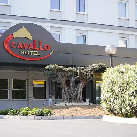 호텔 Cavallo Est 4*