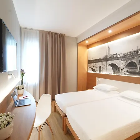 Cavallo Hotel Verona Est Hotell 4*